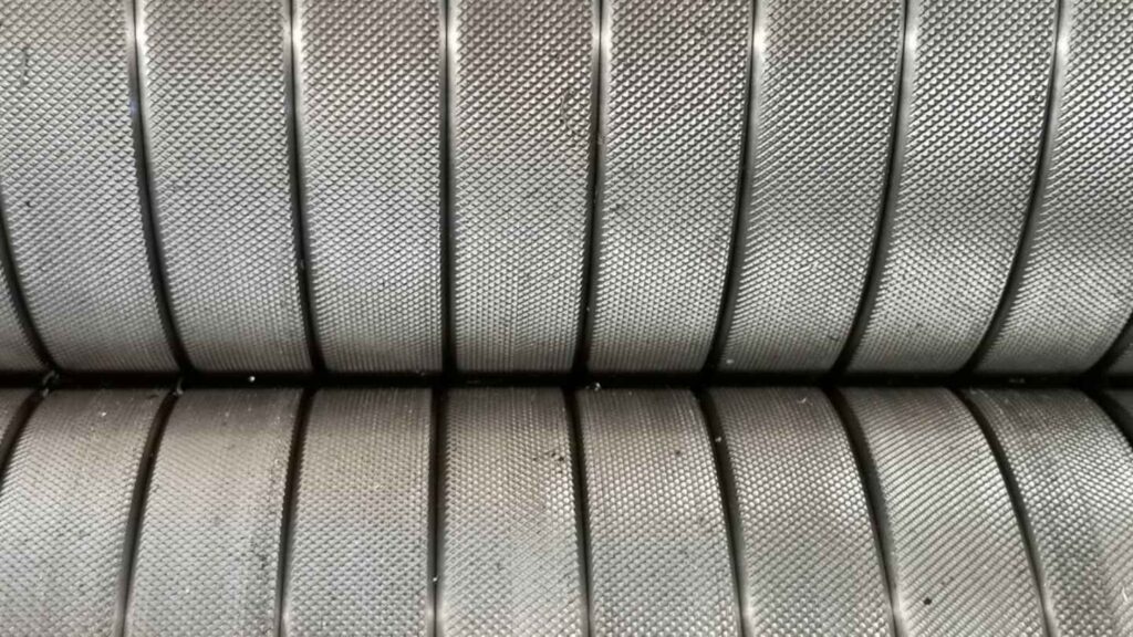 Diagonal Knurling
