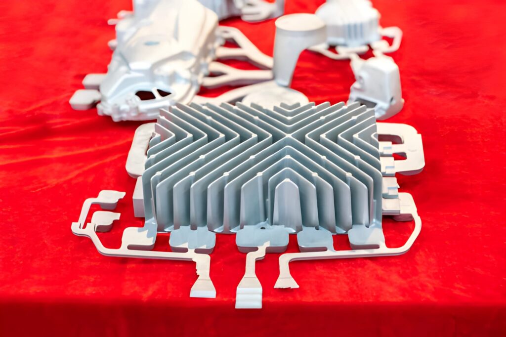 Heat sink with gate runner system and riser casting parts, aluminum alloy